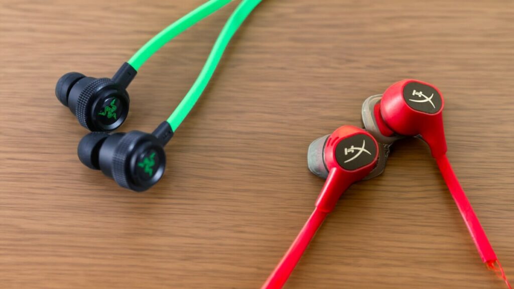 HyperX Cloud Earbuds vs Razer Hammerhead Pro V2